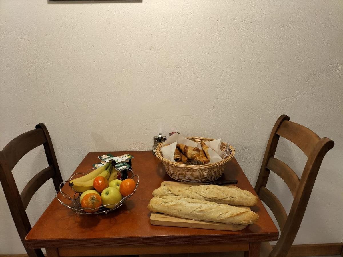 Le Jardin Des Hirondelles Bed & Breakfast Blanzaguet-Saint-Cybard Exterior foto