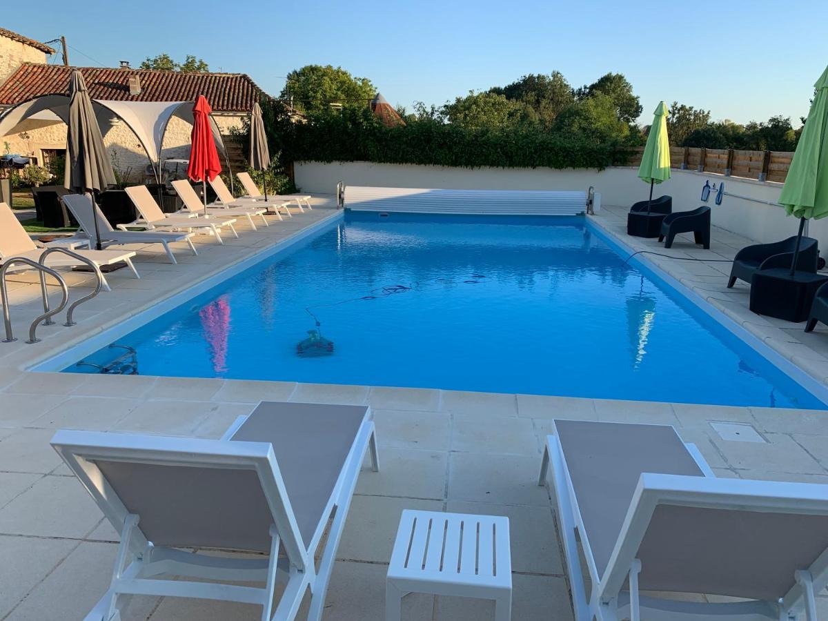 Le Jardin Des Hirondelles Bed & Breakfast Blanzaguet-Saint-Cybard Exterior foto
