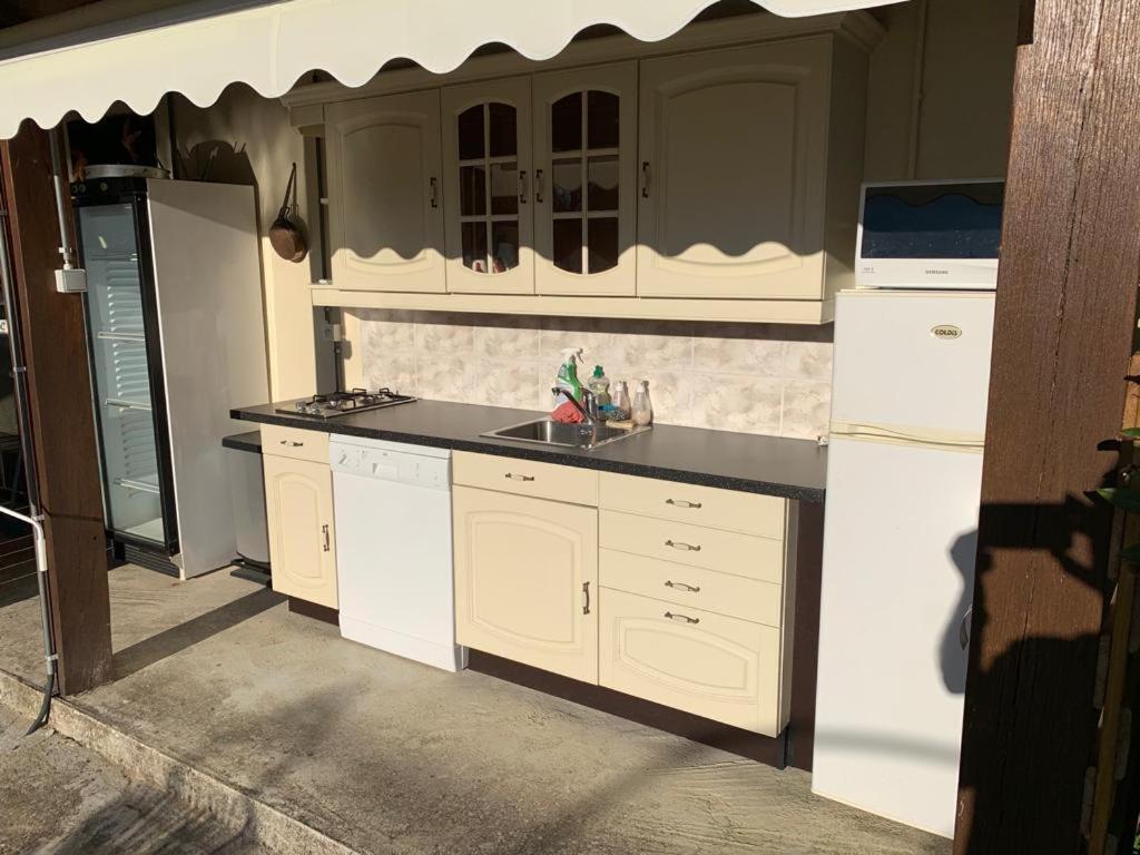 Le Jardin Des Hirondelles Bed & Breakfast Blanzaguet-Saint-Cybard Exterior foto
