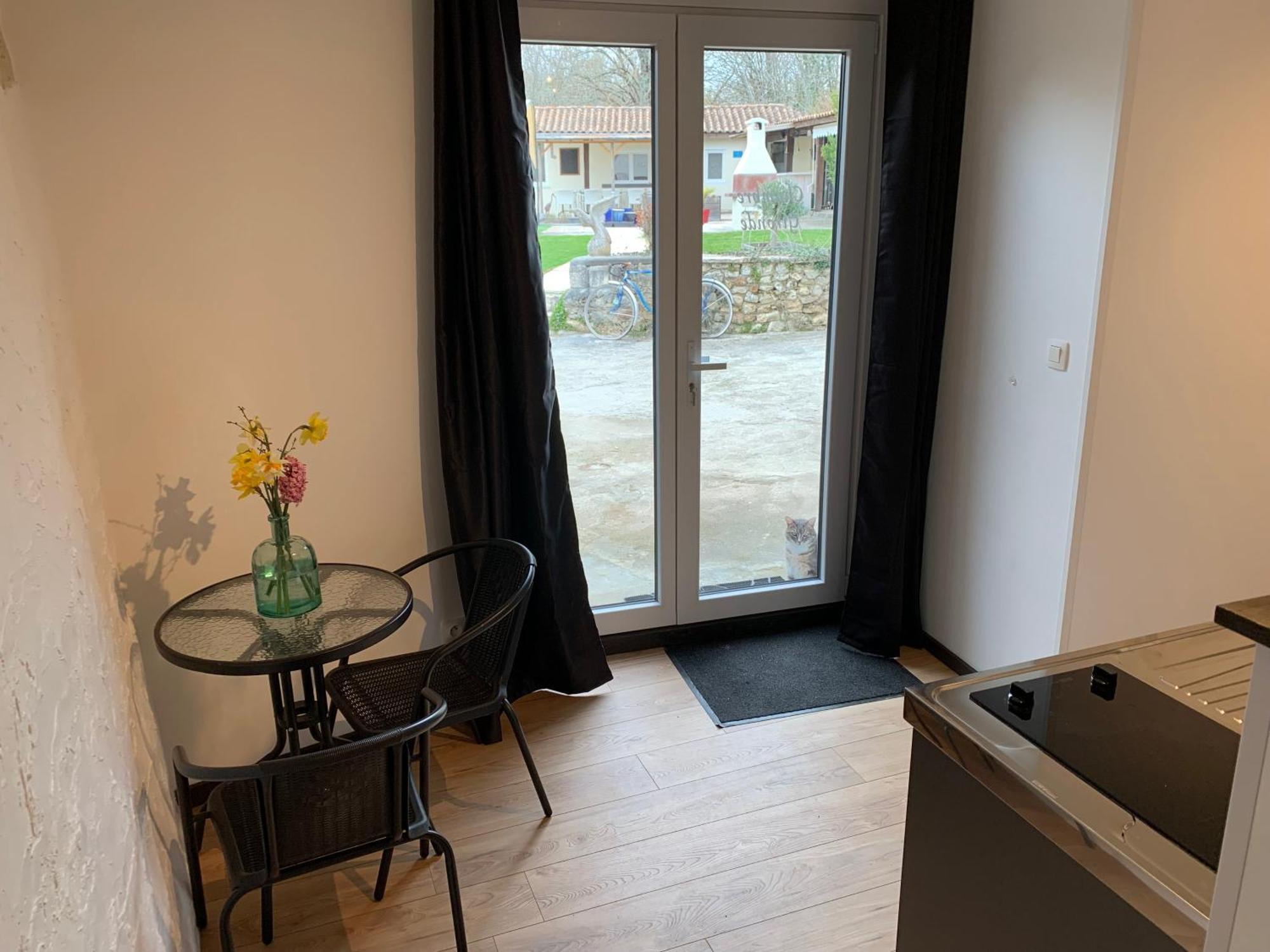 Le Jardin Des Hirondelles Bed & Breakfast Blanzaguet-Saint-Cybard Exterior foto
